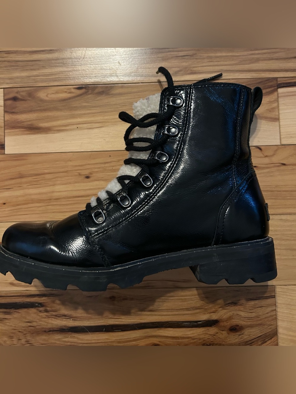SOREL Lennox Lace Cozy Patent Leather Waterproof Combat Hiking Boots w Box 9.5